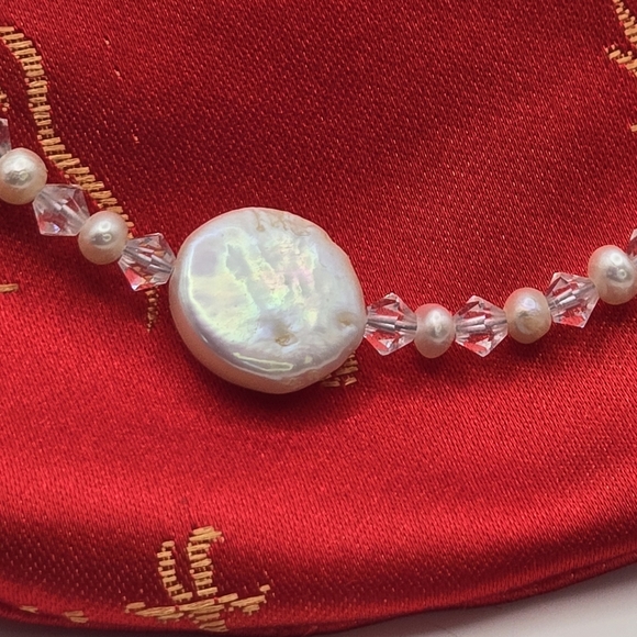 Pearl Crystal Delicate Necklace Toggle clasp - Picture 4 of 9